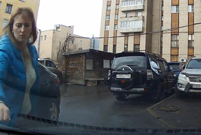 Женщина обещала сжечь автомобиль из-за парковочного места