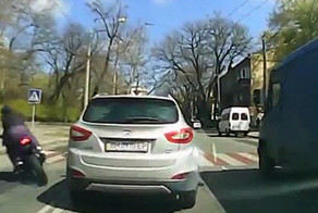 Мотоциклист сбил детей на пешеходном переходе