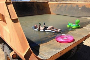 Сила загара определяется белизной задницы относительно других частей тела