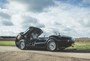 Британцы сделали из гоночной машины 50-х дорожный автомобиль