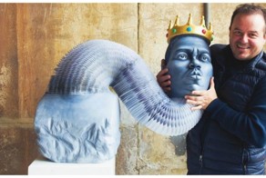 Эта эластичная скульптура на самом деле состоит из тысячи листов бумаги