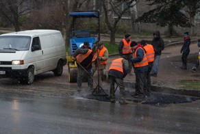 Автовладелец отсудил полмиллиона за яму на дороге