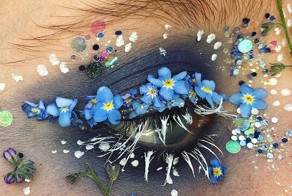 Фея цветов: визажист украшает ресницы и веки живыми лепестками