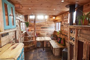 Умелец превращает лошадиные фургоны в передвижные дома класса "люкс"