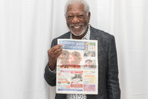 Звезды Голливуда снова сфотографировались с "Копейским рабочим"