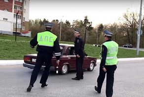 Полицейские прервали сходку владельцев "опущенных" автомобилей в Чебоксарах