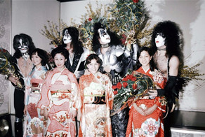 Монстры рока и цветущие сакуры