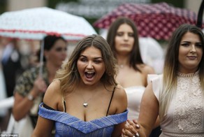 Дождю бойкот: модницы разоделись ради скачек в Честере