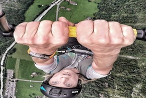 Когда обычный экстрим уже надоел: катание на качелях, построенных на базе параплана