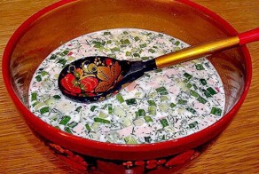 Окрошка с жареной картошкой: три оригинальных рецепта традиционного блюда