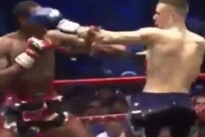 Соперники одновременно отправили друг друга в нокдаун 