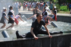 Выпускные вечера: тогда и сейчас