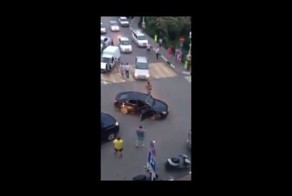 Простой водитель ИЖа наказал пьяное быдло на Лексусе