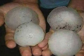 Град размером с куриное яйцо "бомбардировал" городок в Мексике 