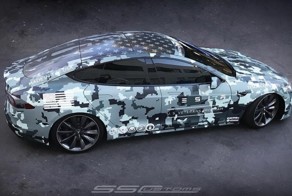 Tesla Model S в цифровом камуфляже ко Дню ветеранов
