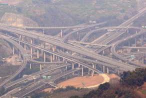 В Китае завершилось строительство одной из сложнейших дорожных развязок в мире