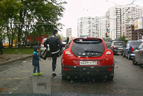 Недолгая разборка с пешеходом в Москве