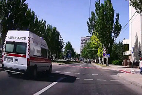 Авария дня. В Донецке перевернулась карета скорой помощи
