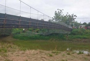 Праздник едва не обернувшийся трагедией: в Эквадоре обвалился мост с людьми