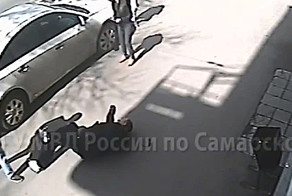 В Самаре водитель иномарки избил пешехода, который сделал ему замечание
