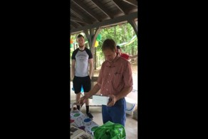 Страдающий дальтонизмом мужчина не смог сдержать слез, впервые увидев мир в цвете
