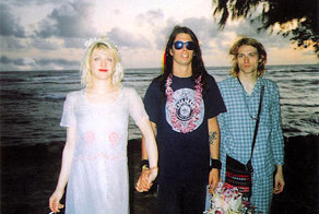 Редкие фото с одной скромной свадьбы