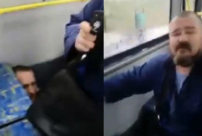 В Москве контролер оседлал безбилетника в автобусе