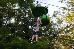 В Нью-Йоркском парке развлечений девочка сорвалась с аттракциона