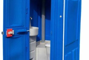 Зашёл на вокзале Москвы в биотуалет,вышел около своего подъезда в Твери