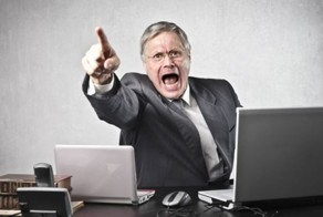 Новый генеральный директор пытается показать себя, уволив кого-то. Вот так погорячился!