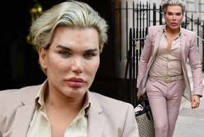 Мужчина, который сделал 58 операций, чтобы стать похожим на куклу Кена, показал свое тело на пляже