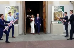 С такими друзьями и врагов не надо!