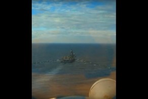 Вот как происходит посадка самолета на борт авианосца