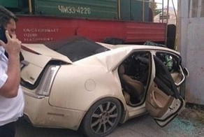 В Пятигорске тепловоз раздавил Cadillac с девушкой за рулем