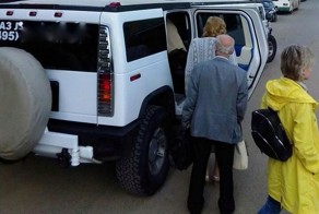 Служебный автобус сломался. Прислали это