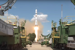 Роскосмос успешно запустил ракету с рекордным количеством спутников
