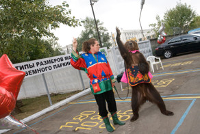 На открытии ЖК "Царицыно" зрители были возмущены обращением с медведицей