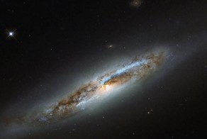Астрономы засекли странные сигналы от звезды Росс 128