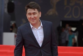 Азамат Мусагалиев рассказал об угрозах семье из-за шутки на ТНТ