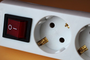 О том как я "левую" розетку в квартире делал