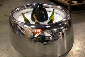 Классная мебель из самолетных деталей