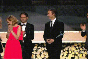 Знаменитости тоже люди: глупые ситуации перед камерой, гифки