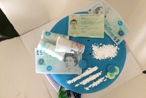 Подруга додумалась заказать на день рождения бойфренду кокаиновый торт