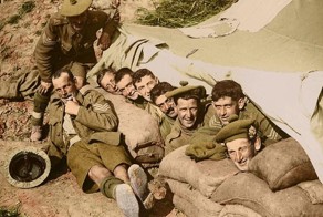 Пашендейль в цвете, 100 лет спустя: смех и улыбки солдат союзных войск перед кровопролитной битвой