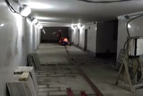 Подземный переход с водопроводоной трубой