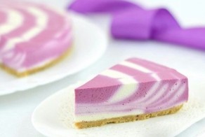 Двухцветный творожный торт (без выпечки)