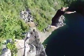 Прыжок со скалы вниз головой