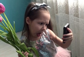 Кроме семьи и похвастать нечем, или Зачем вы постите детей в соцсетях