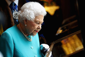 СМИ написали об отречении Елизаветы II от престола