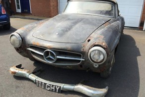 Забытый Mercedes 190SL гнил в гараже 30 лет